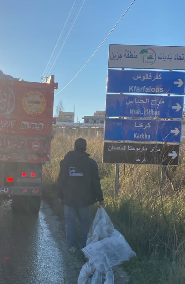 شاحنة تنقل النفايات الى مطمر الغدير.