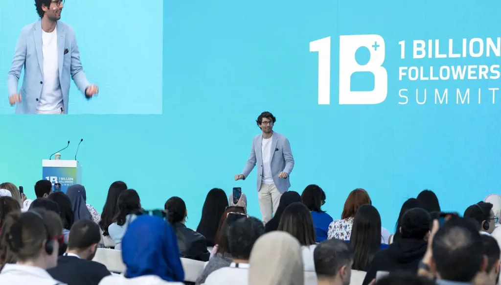 على هامش "قمّة المليار": ﻿هل البودكاست فقّاعة أم بداية صناعة بمليارات الدولارات؟