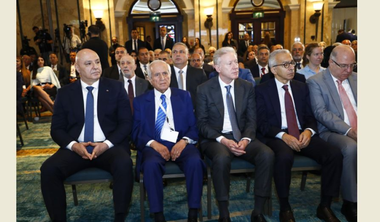 الرئيس عون ورؤوف أبو زكي ووزراء (وطنية)