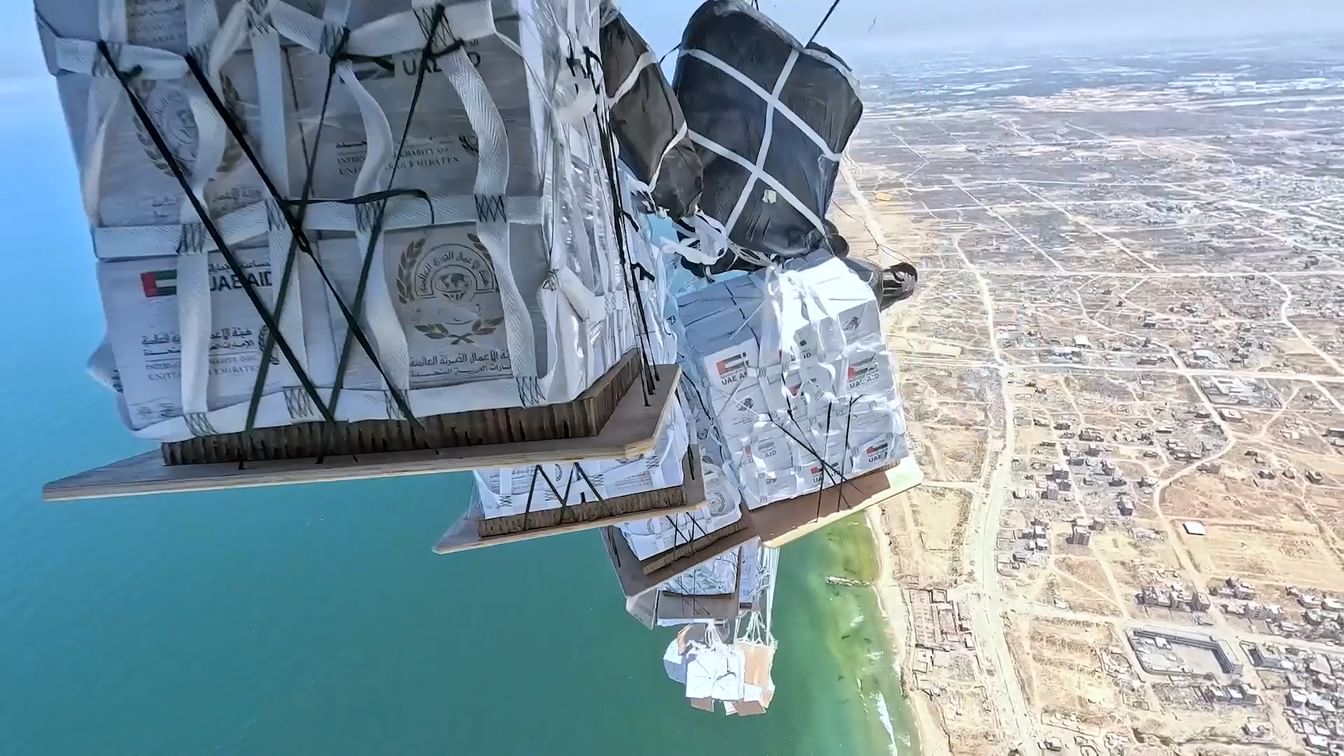 مساعدات إماراتية جواً إلى غزة (وام)