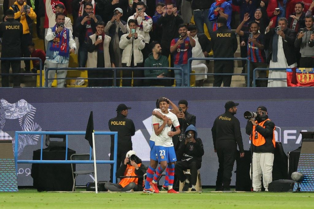 برشلونة يشكر النصر السعودي (فيديو)