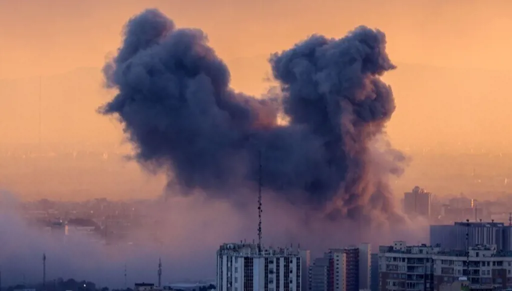 انقسام داخل إيران بين مُتشدّدين ومُؤيدين للتفاوض… وترامب يعتمد "الغموض الاستراتيجي"!