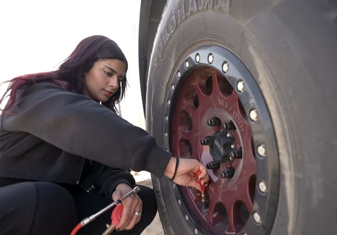 نجوم الفن يودّعون الرياضية الإماراتية الشابة حمدة تريم الشامسي