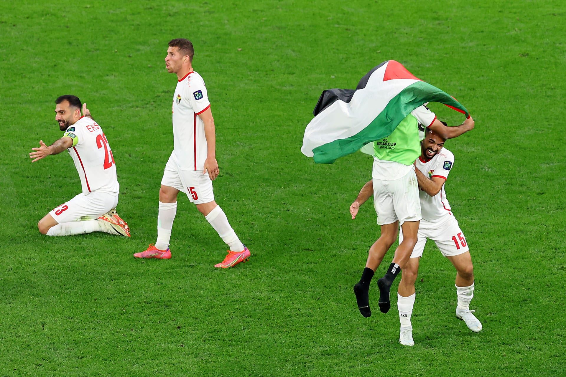 استقبال الأبطال للأردن عقب العودة إلى الوطن (فيديو)