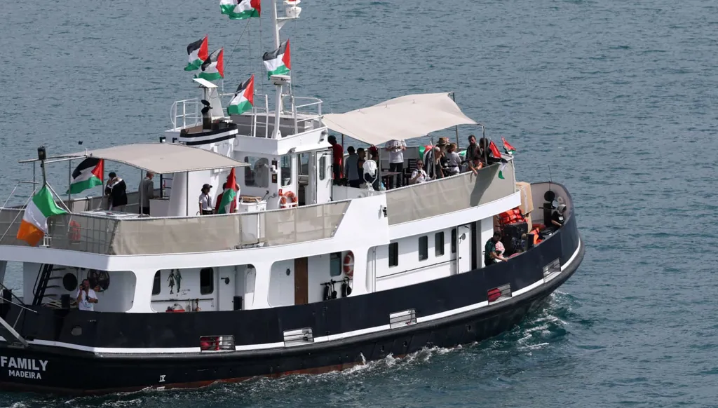 لا مسيّرات استهدفته... ما الذي حدث لأسطول الصمود في تونس؟