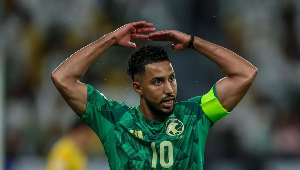 قبل مواجهة مصر وصربيا… المنتخب السعودي يخسر خدمات قائده