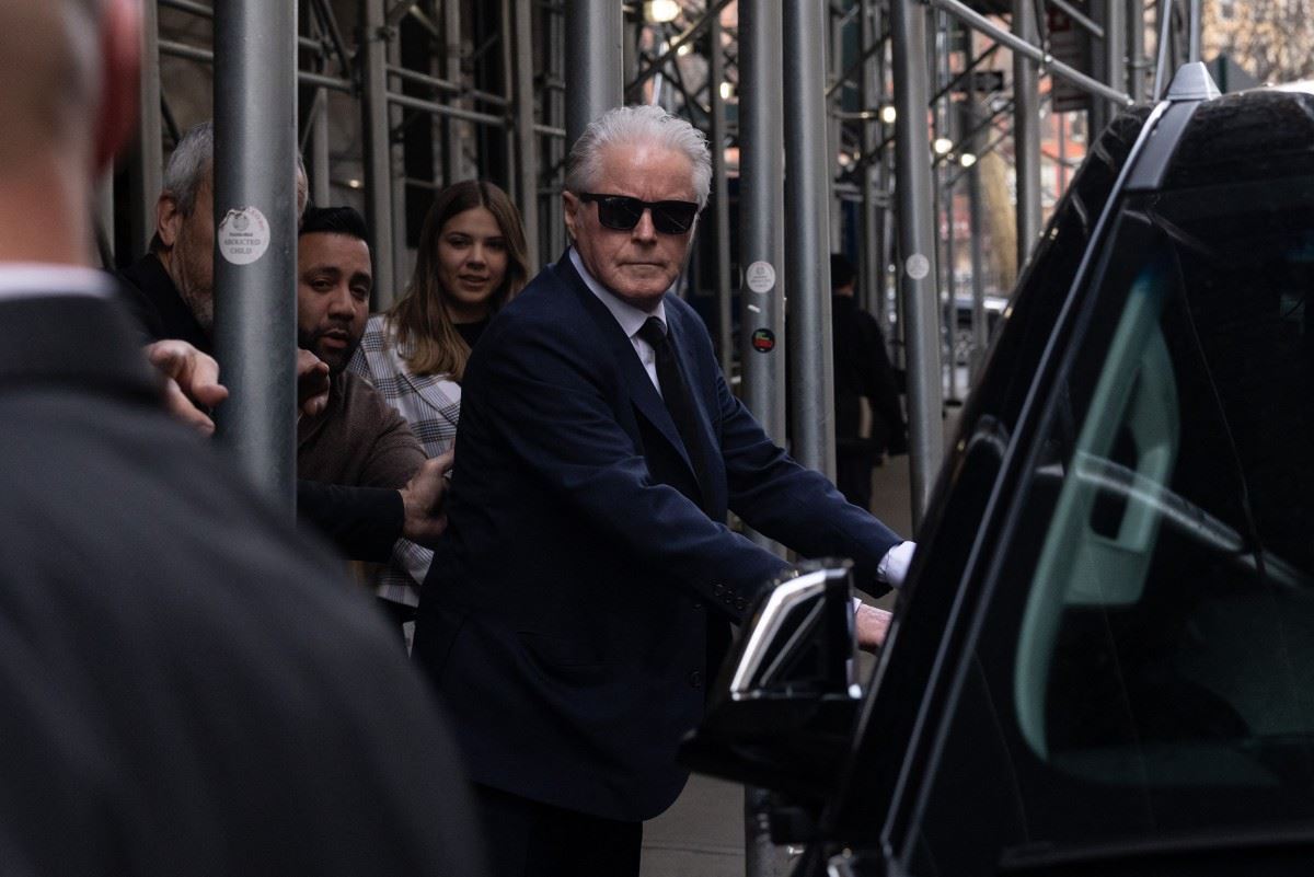 قضية أغنية "هوتيل كاليفورنيا" تابع... إسقاط التهم الموجّهة ضدّ 3 أشخاص بسرقة مخطوطاتها