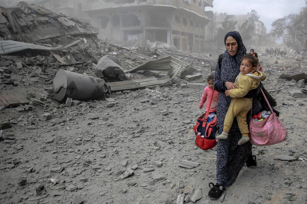 عشائر وفصائل فلسطينيّة تتدخّل لحماية المساعدات المقدّمة لغزة