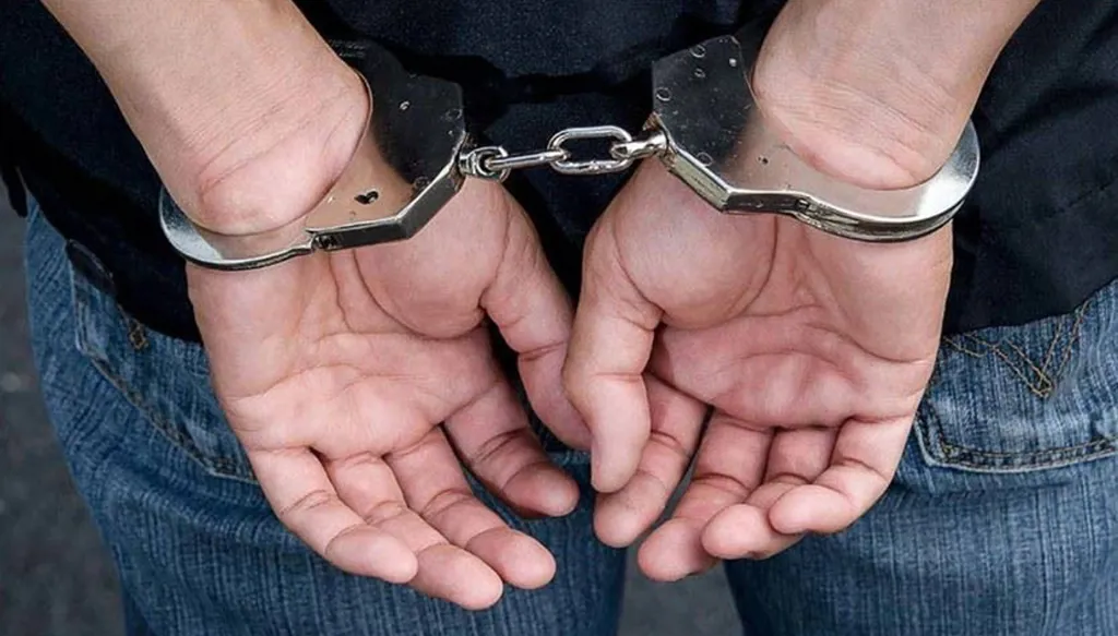 عبر تطبيق خاص بالمثليّين... هكذا استدرج ضحاياه ليسلبهم