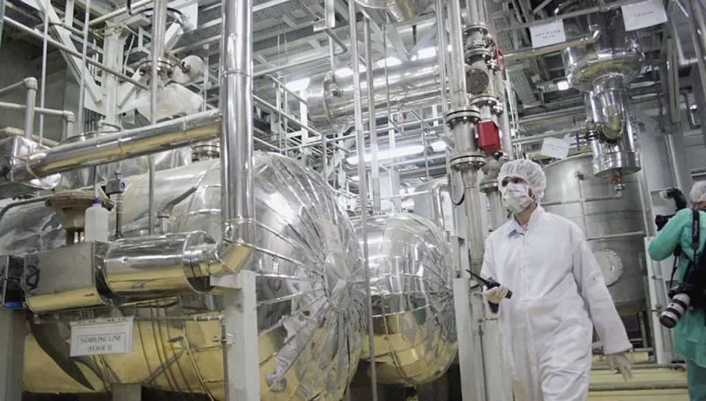 المواجهة "النووية" بين إيران و"الترويكا الأوروبية"...  حوار تحت الضغط في انتظار قرار ترامب