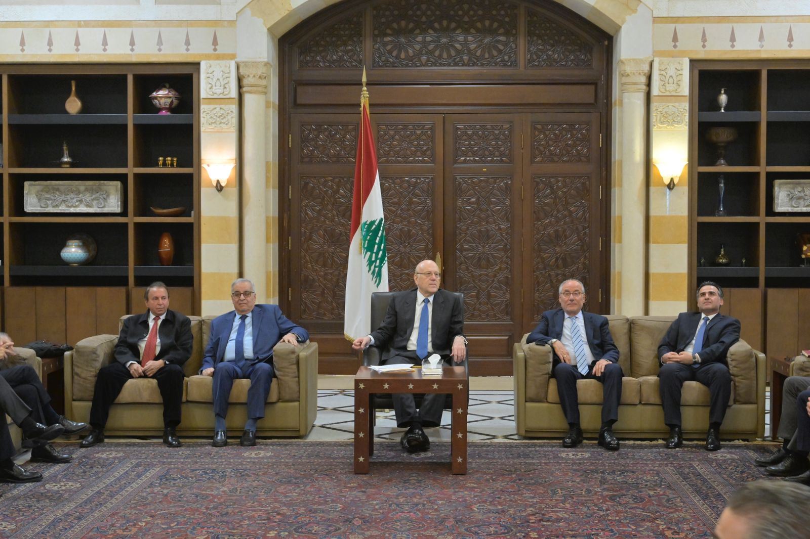 بالصور- لقاء تشاوري في السرايا... ميقاتي: لسنا دعاة حرب إلا أنّه لا يمكن السكوت عن الاعتداءات الإسرائيلية