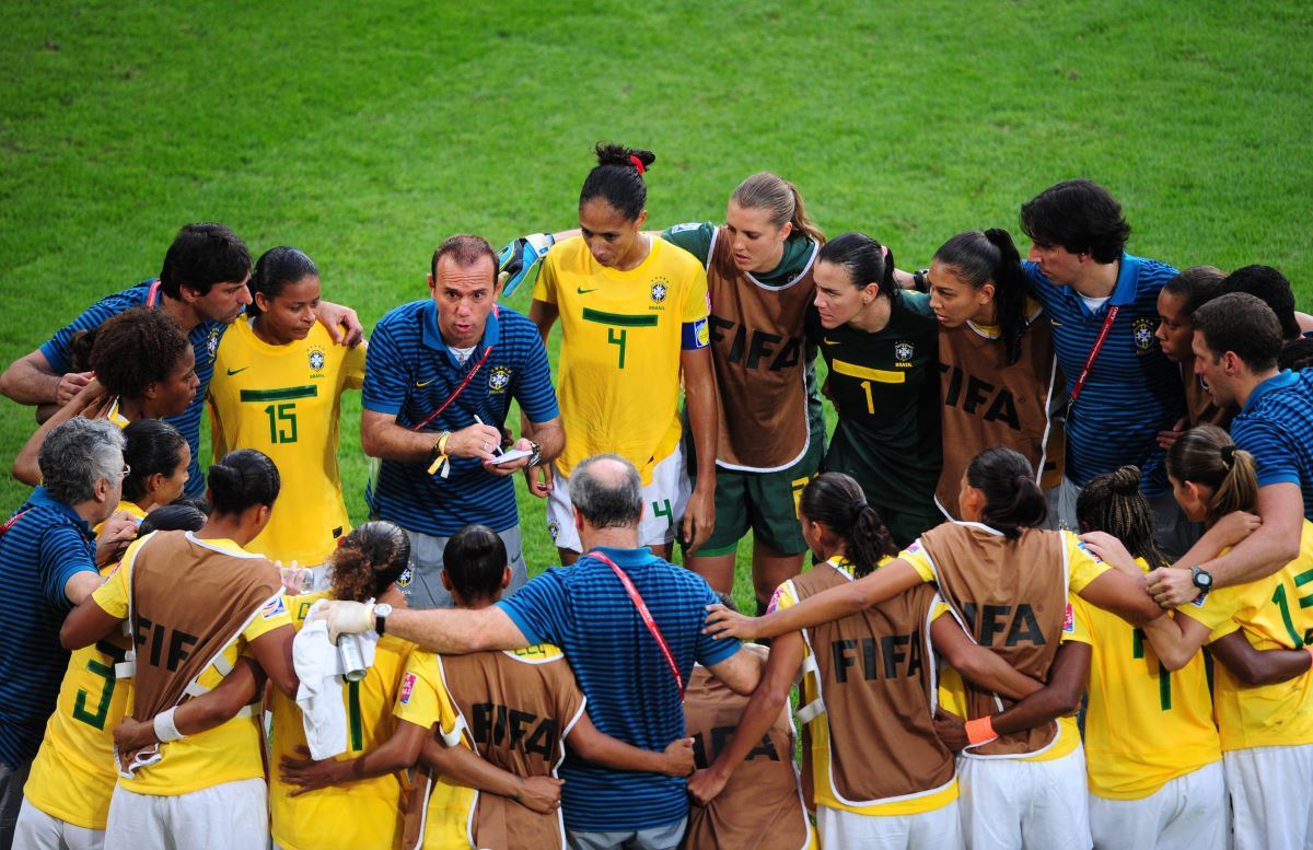 تهديدات بالقتل... استقالة مدرب سانتوس البرازيلي