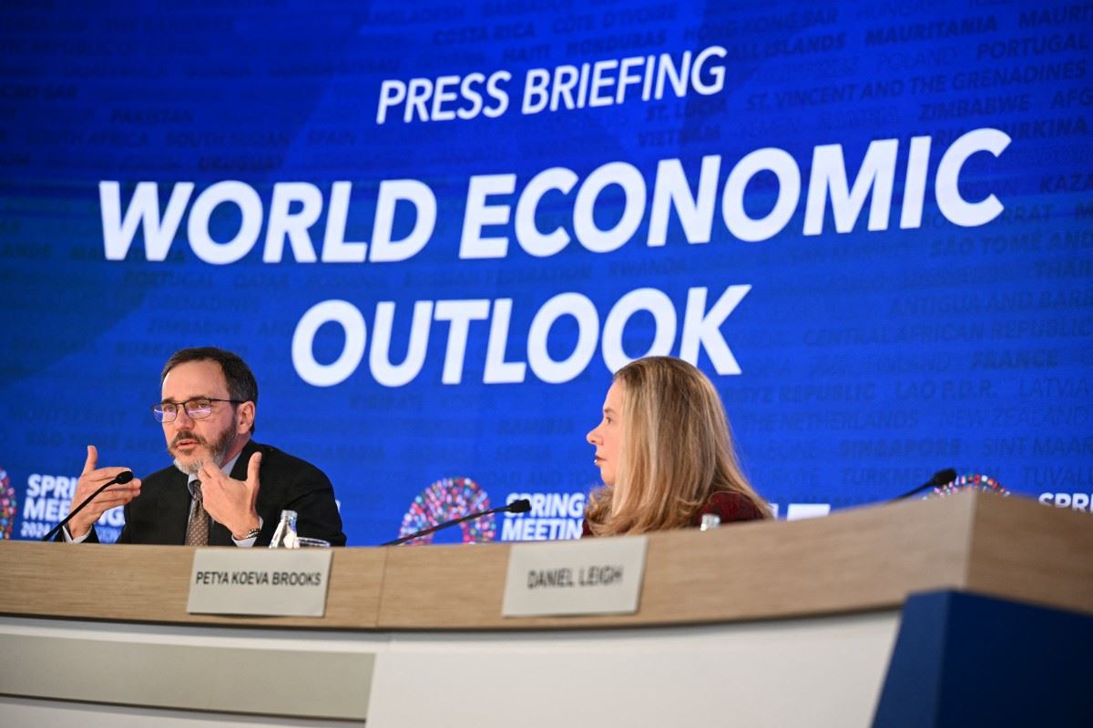 صندوق النقد الدولي يرفع توقعات النمو العالمي لكنّه متشائم على المدى المتوسط