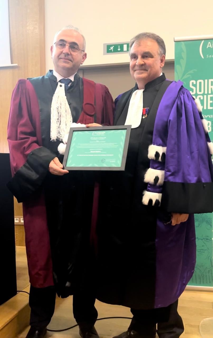 جامعة إكس مارسيليا تمنح رئيس الجامعة اللبنانية 
شهادة الدكتوراه الفخرية تقديرا له كباحث متميّز