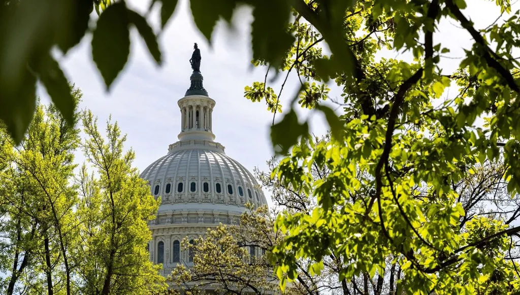 "بوصلة القوة"... 10 كتب لفهم السياسة العالمية