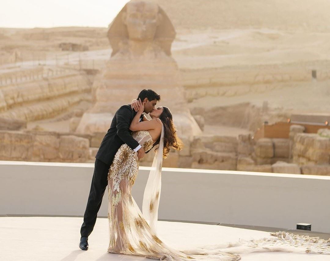 أهرامات مصر تشهد على حفل زفاف ملكيّ... 4 أيّام فوق الخيال (صور وفيديو)