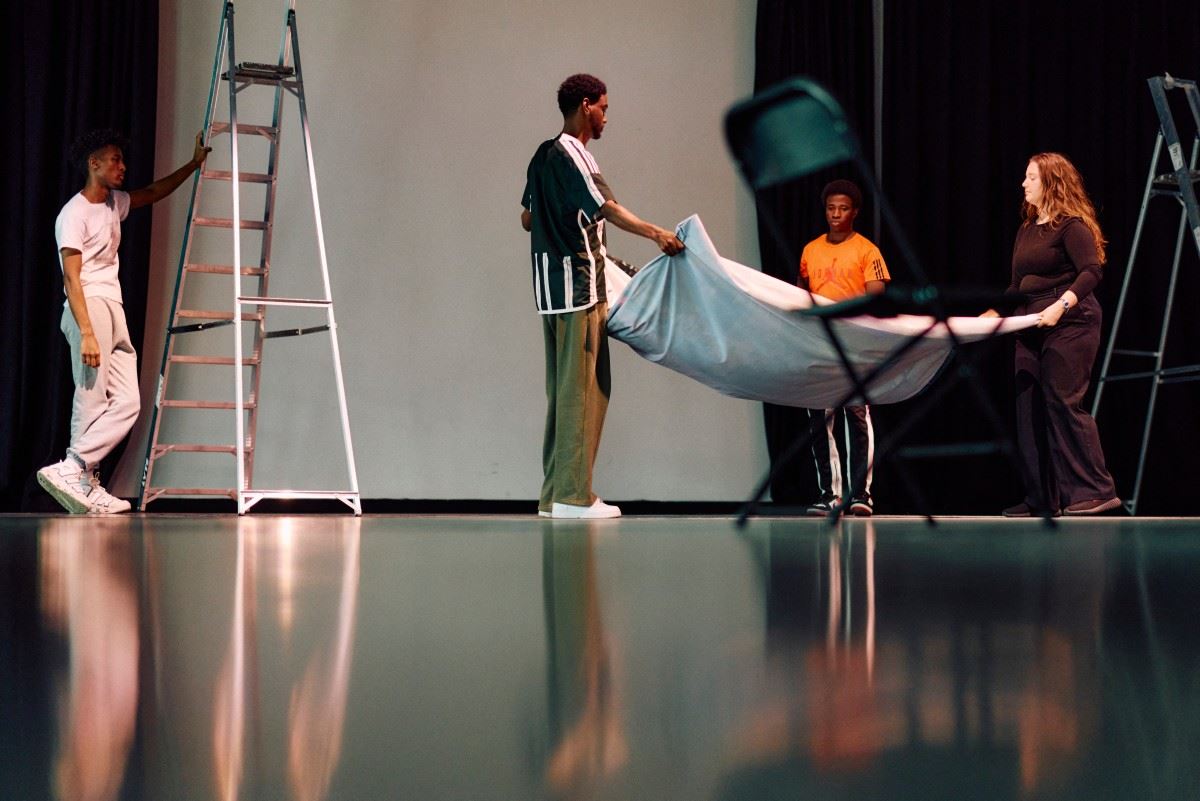 لاجئون على خشبة المسرح في لندن... مساحة تتيح لهم التعبير عن أنفسهم