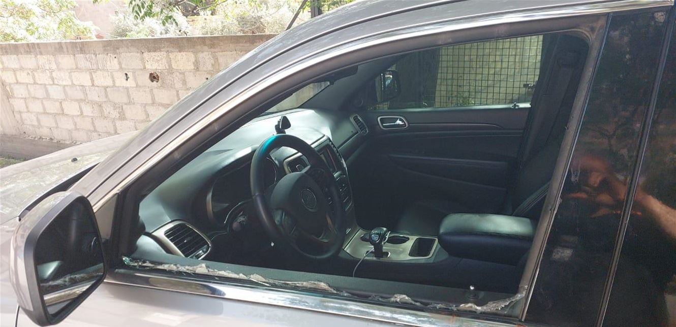 سرق من داخل سيّارة مواطن محفظة وجهازاً محمولاً في فرن الشباك