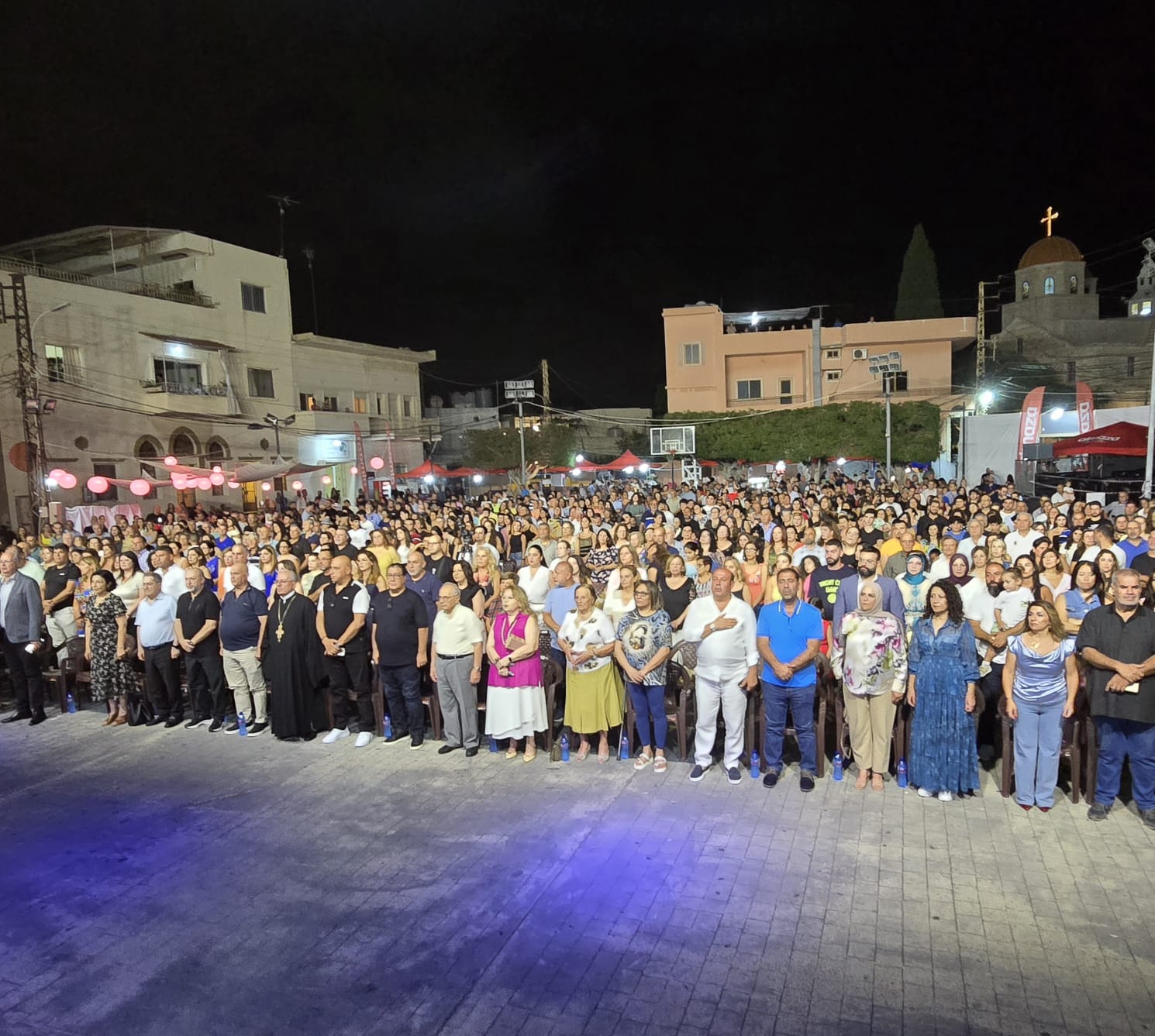 حضور. (أحمد منتش)