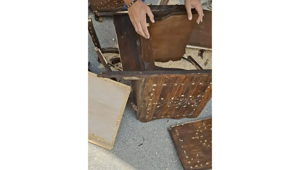 بالصور- في لبنان... ضبط كميّة من المخدّرات مخبأة داخل كراسٍ وطاولات خشبيّة في داخل سيّارة