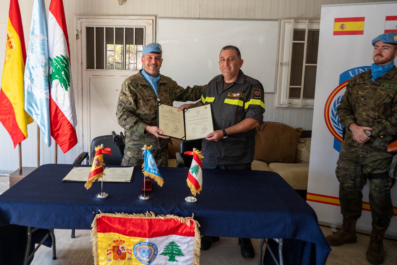 في مقر الدفاع المدني في مرجعيون.