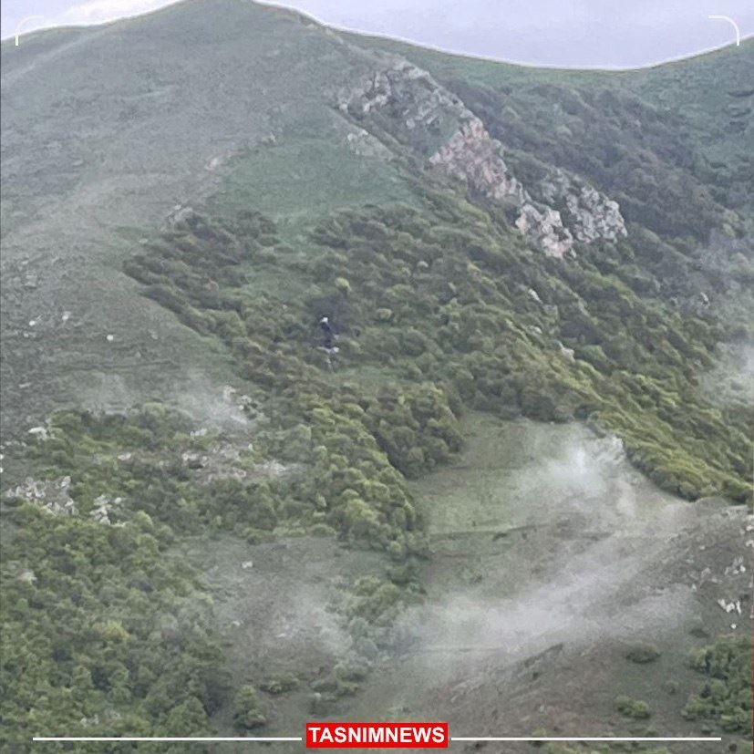 المشاهد الأولى لحطام الطائرة... المساعد التنفيذي للرئاسة الإيرانية ينعى الرئيس إبراهيم رئيسي (فيديو)