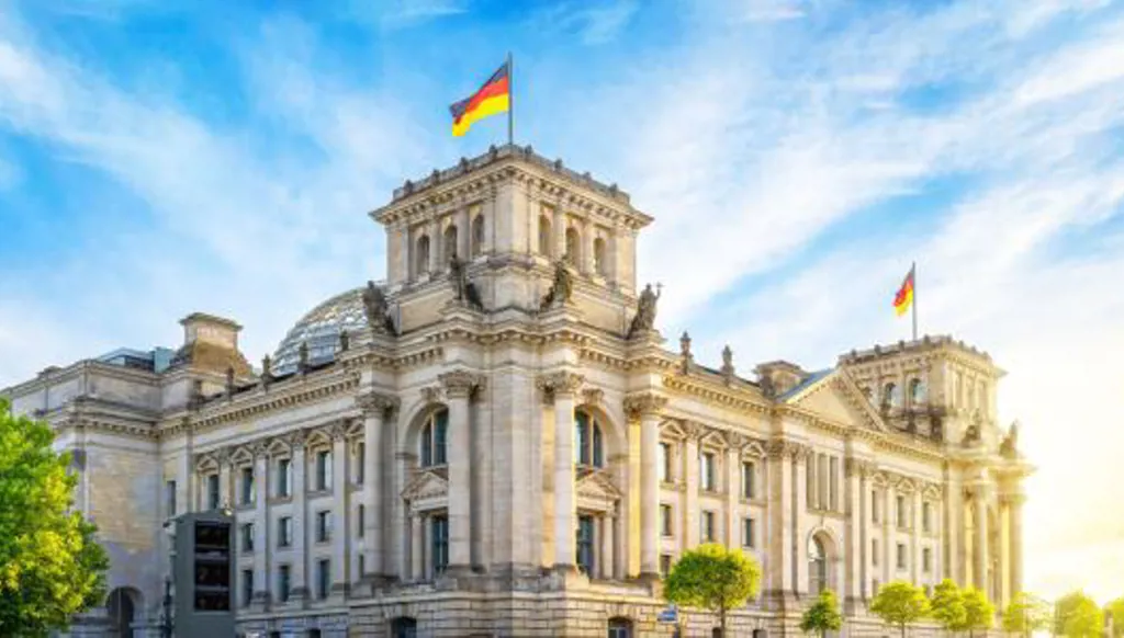 ميرتس يبدأ مشاورات تشكيل حكومة في ألمانيا