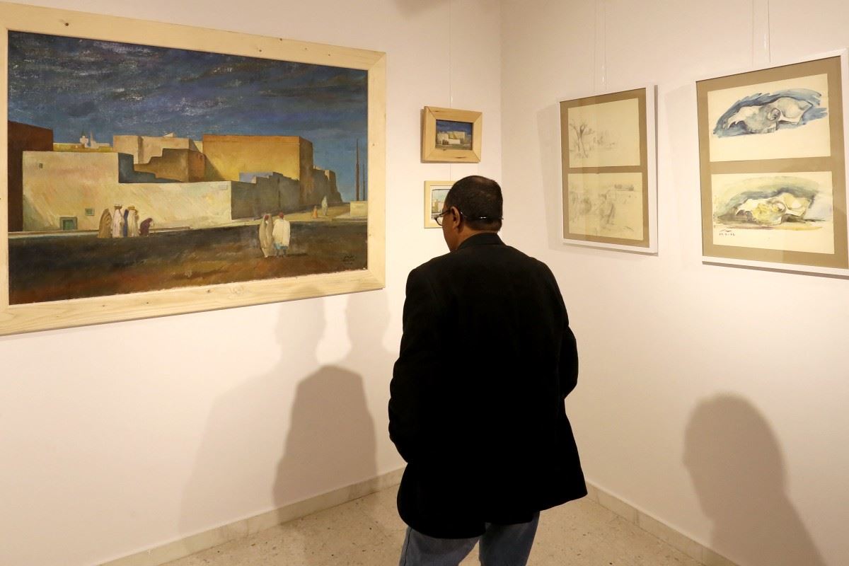 عائلة فنان ليبي تحوّل منزلها متحفاً يتحدى الفوضى والانقسامات