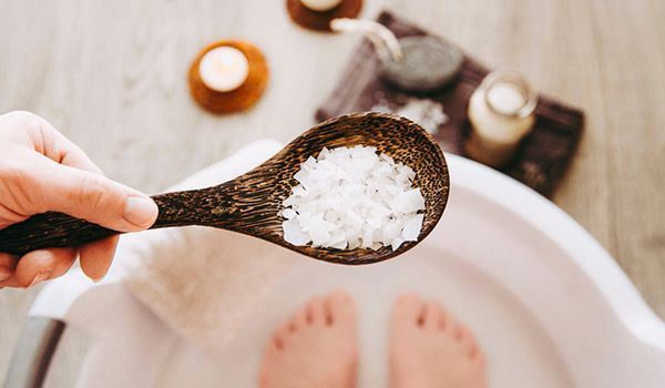 ماذا نعرف عن التخلص من سموم القدمين؟