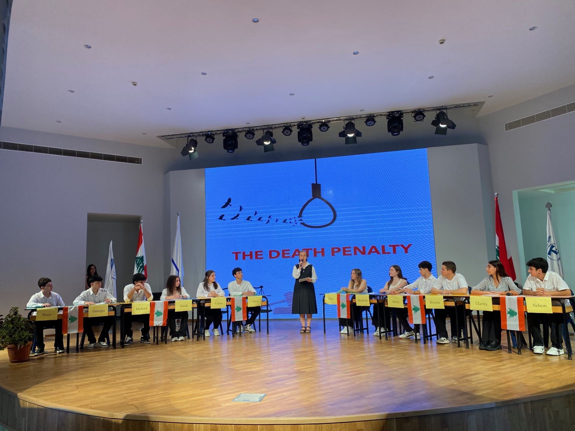 ثانويّة السيّدة للراهبات الأنطونيّات – كفرشيما نظّمت حملة توعية حول مواضيع اجتماعية