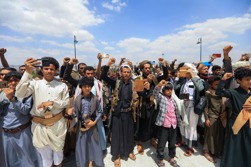 الحوثيّون: غارات جويّة أميركيّة وبريطانيّة تقصف أهدافاً في اليمن