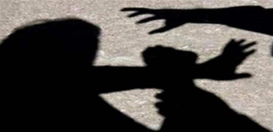 بالفيديو_ شبّان يعتدون على عامل كافيتيريا في بعلبك