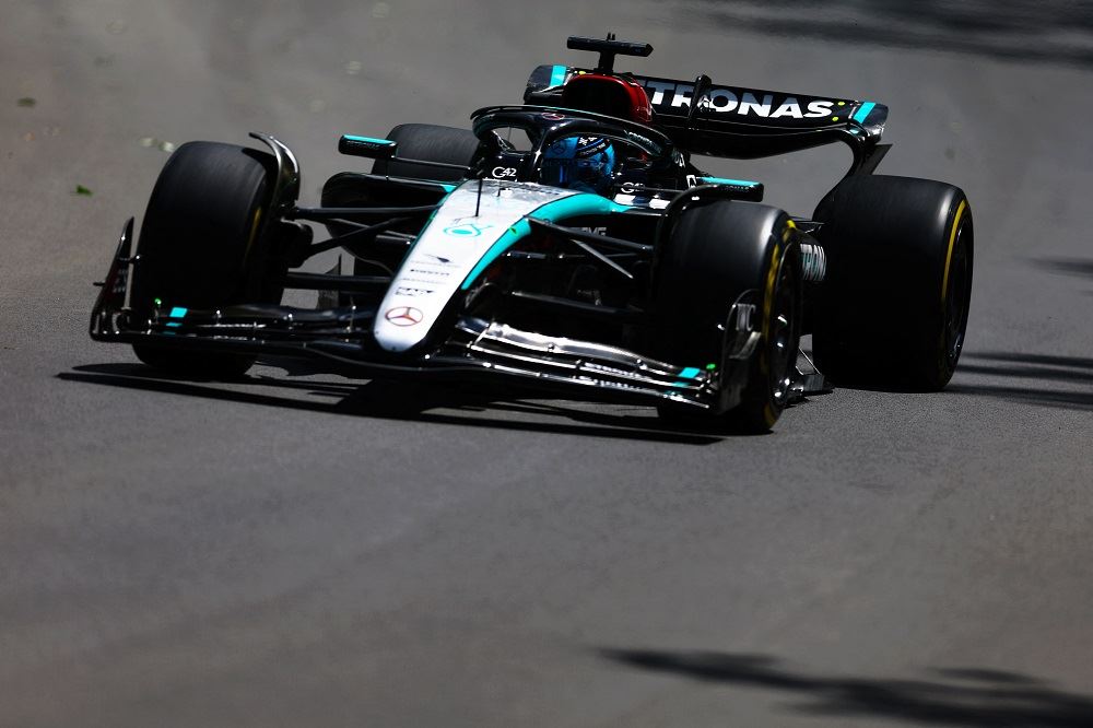 راسل أول المنطلقين في كندا