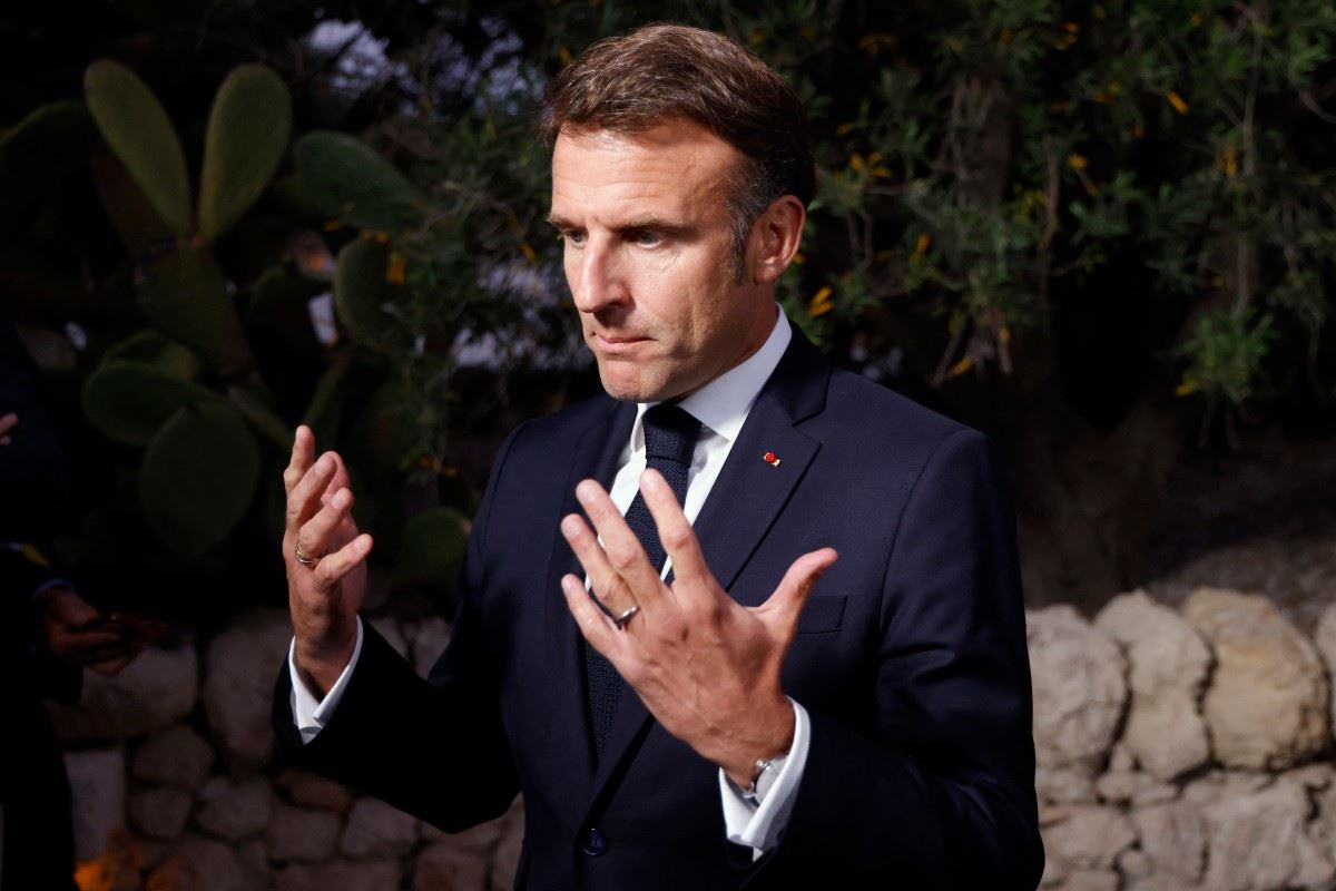 ماكرون: فرنسا تمرّ بلحظة "خطيرة جدّاً" مع تقدُّم اليمين واليسار المتطرّفين في استطلاعات الرأي