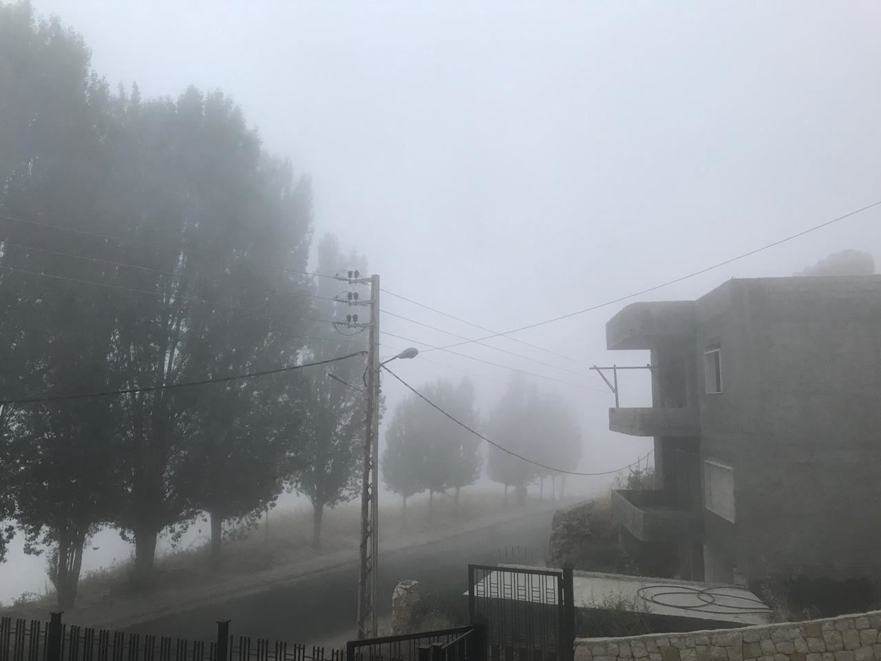 بعد "الشلهوبة"... مطر وضباب يغطّيان مرتفعات شمالي لبنان