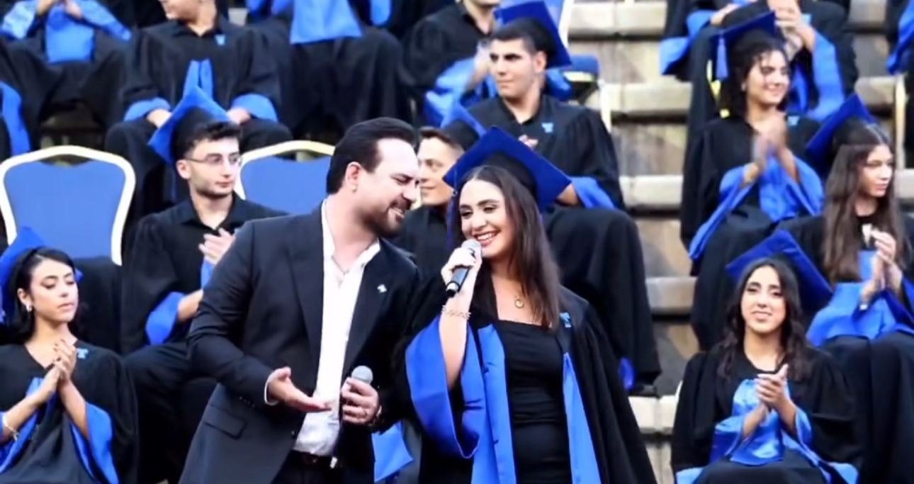 وائل جسار يغني مع ابنته في حفل تخرجها: كنت أنتظر هذه اللحظة (فيديو)