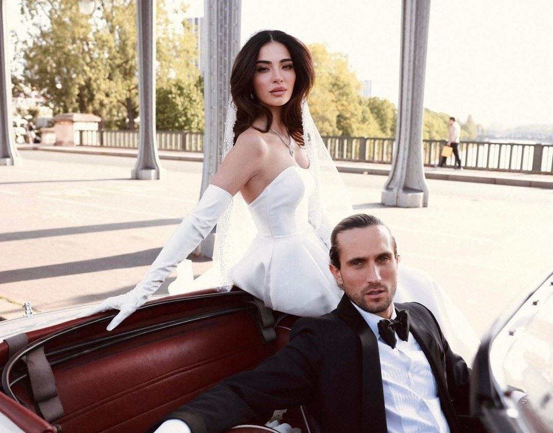 ميليسا باموق تشارك صوراً من زفافها إلى لاعب كرة القدم التركي