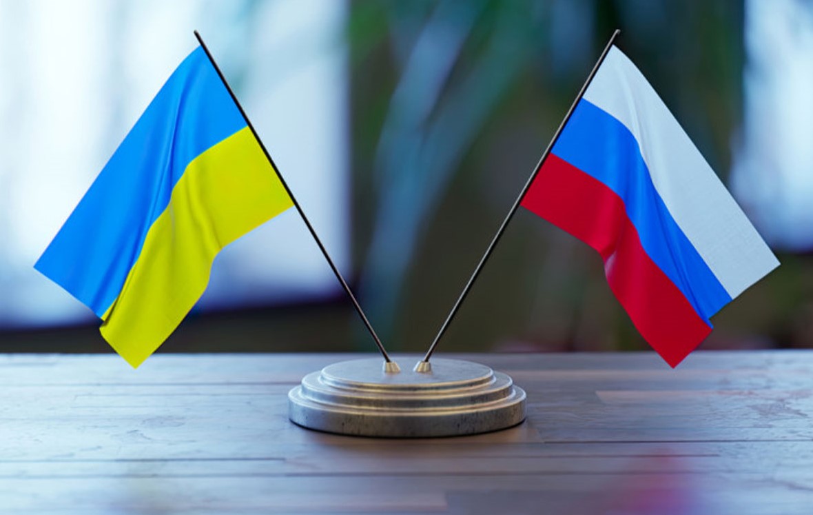 علما روسيا وأوكرانيا (أرشيفية)