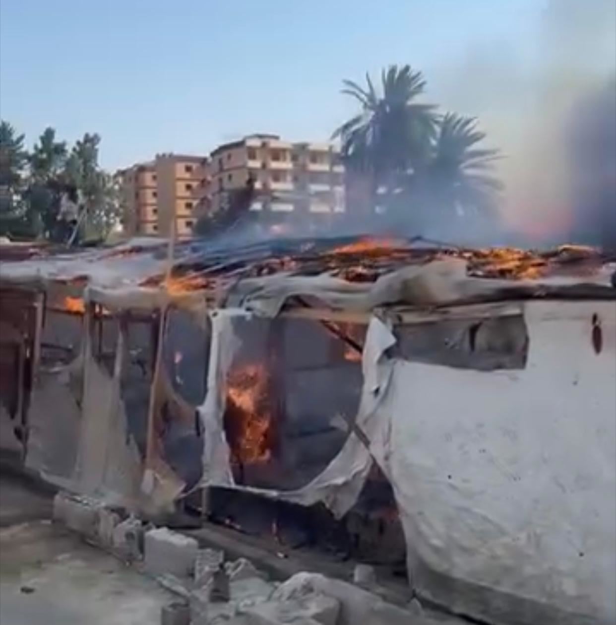 حريق يلتهم خيماً للاجئين السوريين في المنية (صور - فيديو)