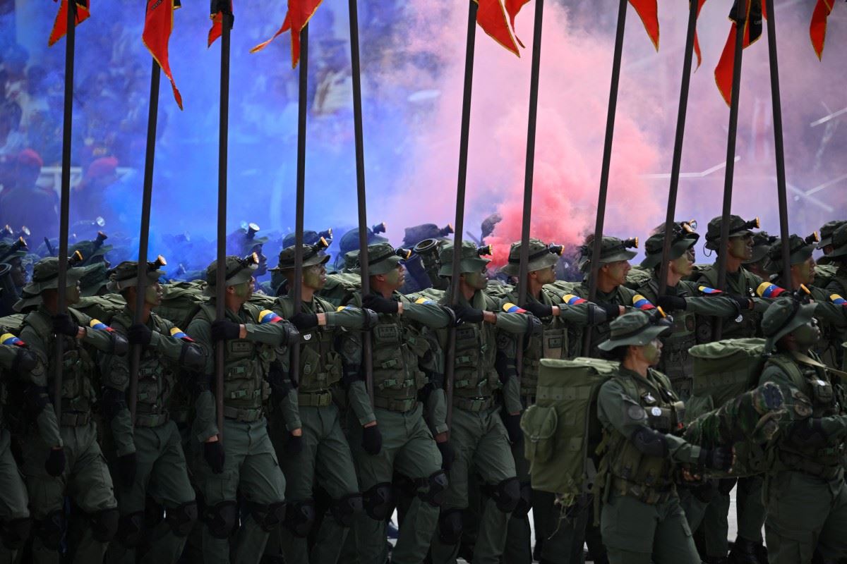 الجيش الفنزويلي... هل يحمي الانتخابات أم يقمع المعارضة؟