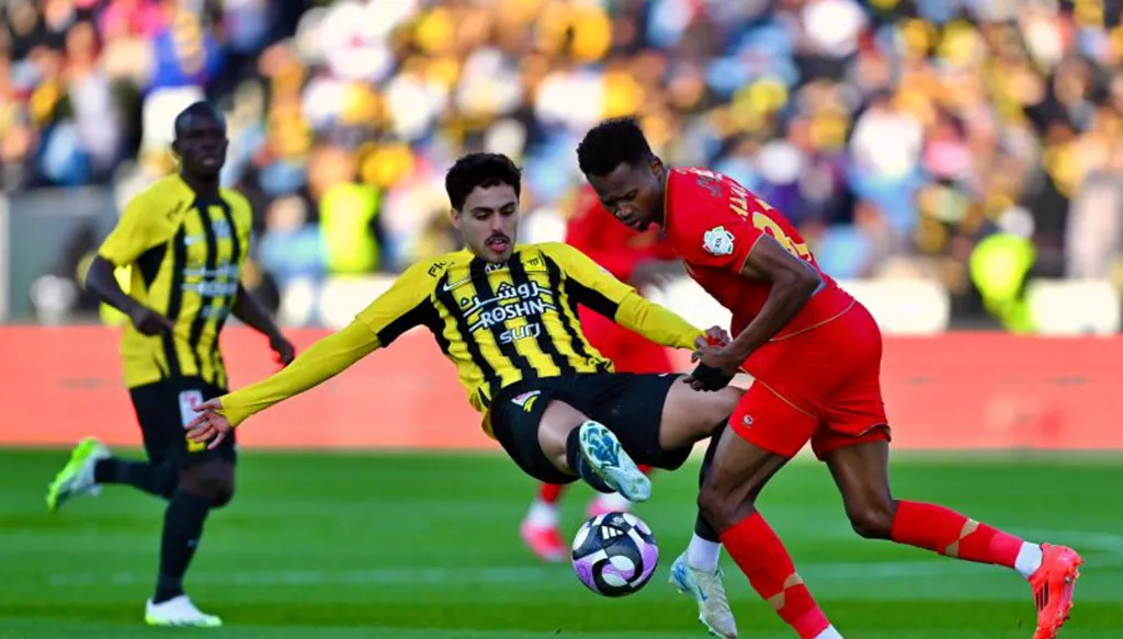 سقوط قاتل للاتحاد أمام ضمك بدوري روشن السعودي وتألق حمدالله