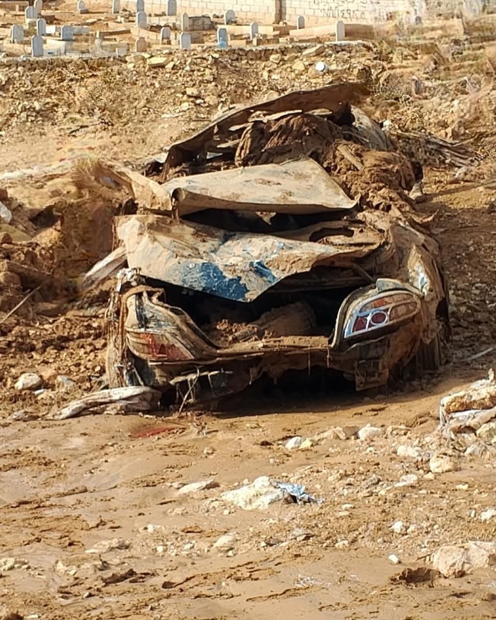 إحدى المركبات المتضررة (منصات التواصل)