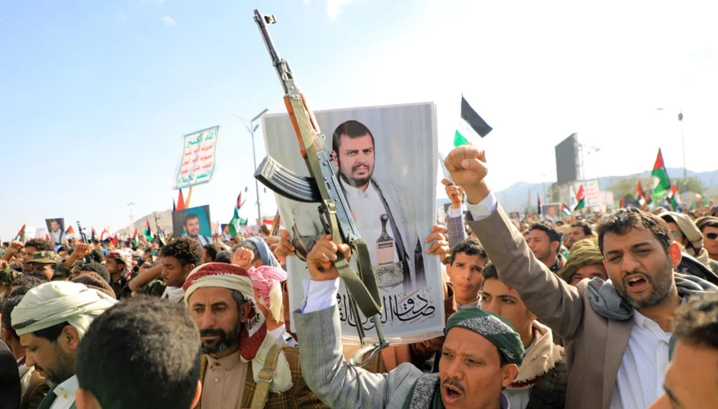 "التصعيد بالتصعيد"... الحوثيون: الضربات الأميركية لن تمر من دون رد