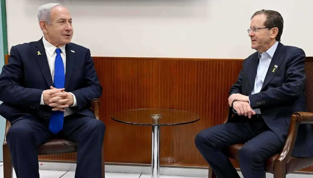 مكتب هرتسوغ: لا محادثات مع ترامب منذ تقديم طلب العفو عن نتنياهو