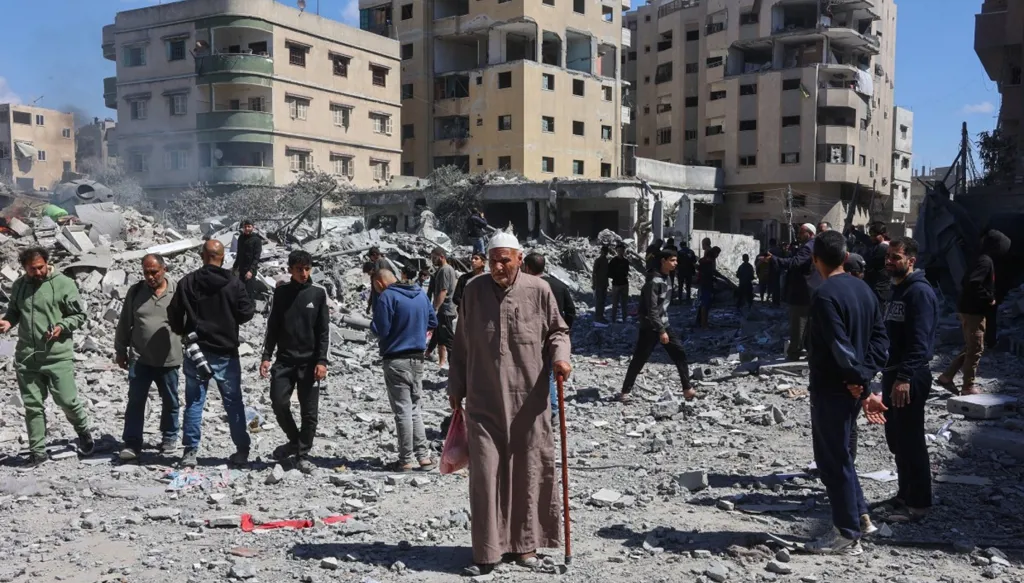 حصيلة جديدة لقتلى غزة بعد استئناف الحرب... والجيش الإسرائيلي يبدأ "عملية برية محدودة" (صور وفيديو)