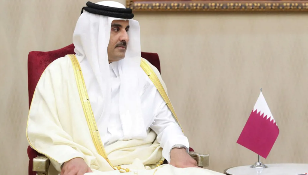 أمير قطر يستقبل وفداً من حماس لبحث هدنة غزة