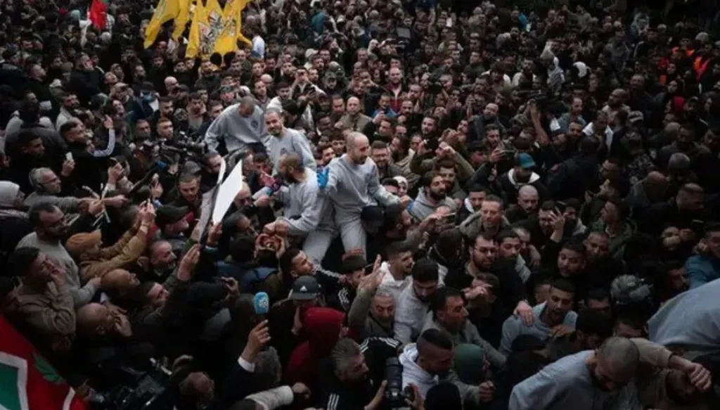 وفد من حماس إلى القاهرة لاستقبال الأسرى المبعدين