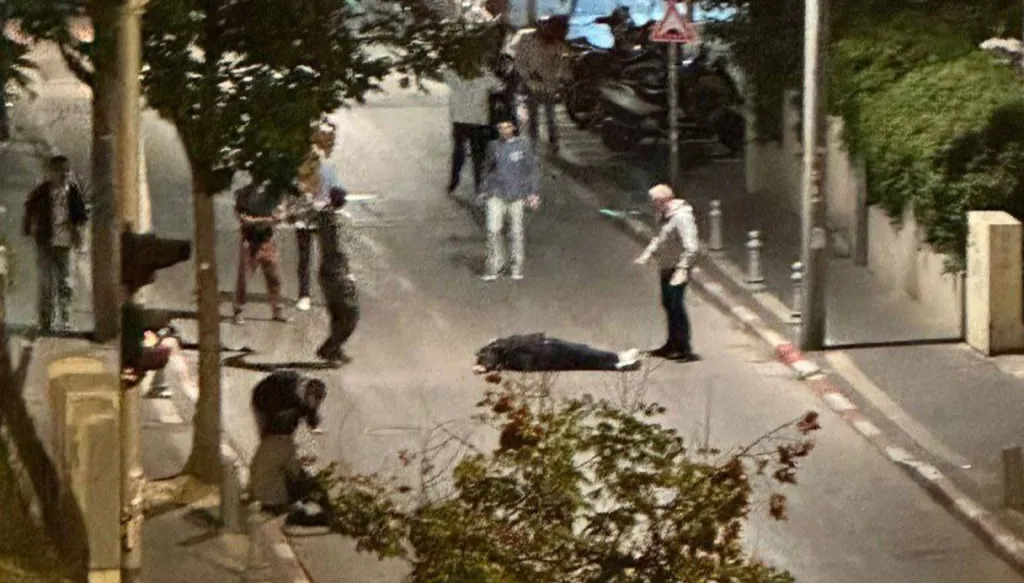 نفذها أميركي من أصل مغربي... إصابات بعملية طعن في تل أبيب