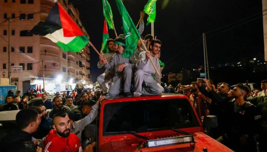 إعلام عبري: إسرائيل ستمنع أي مظاهر انتصار من قبل الأسرى الفلسطينيين