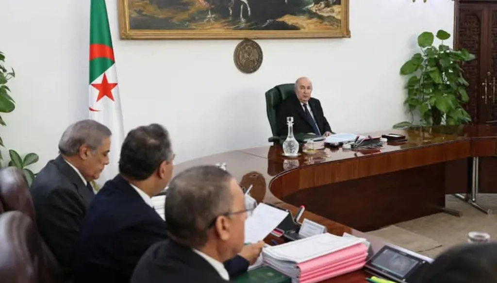 الرئيس الجزائري يأمر الحكومة بسن قوانين إضافية لحماية المرأة